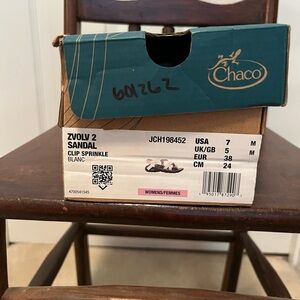 Chaco Zvolv 2 Sandal in Clip Sprinkle Blanc